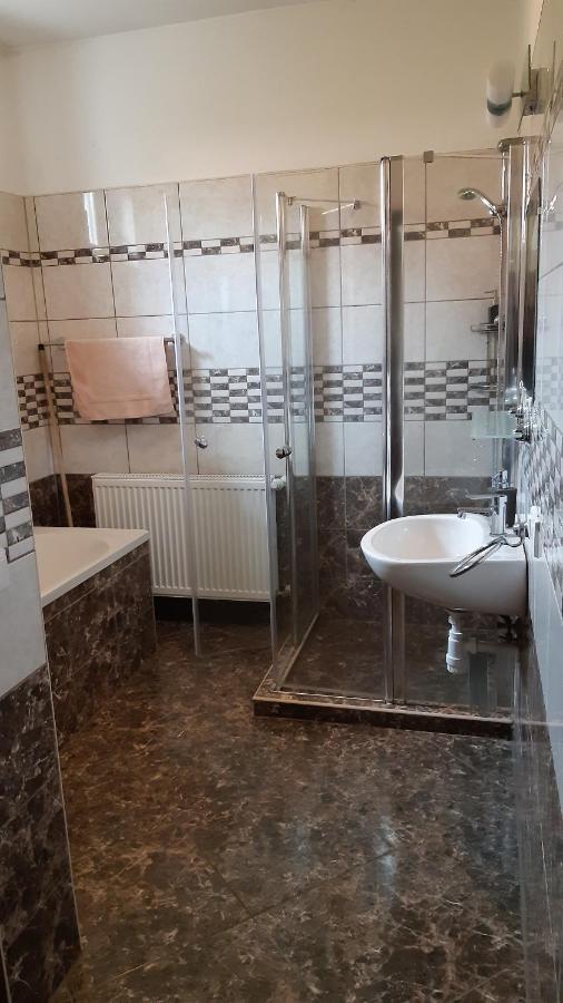 Bajusz Vendeghaz Hotel Tornyosnémeti Екстериор снимка